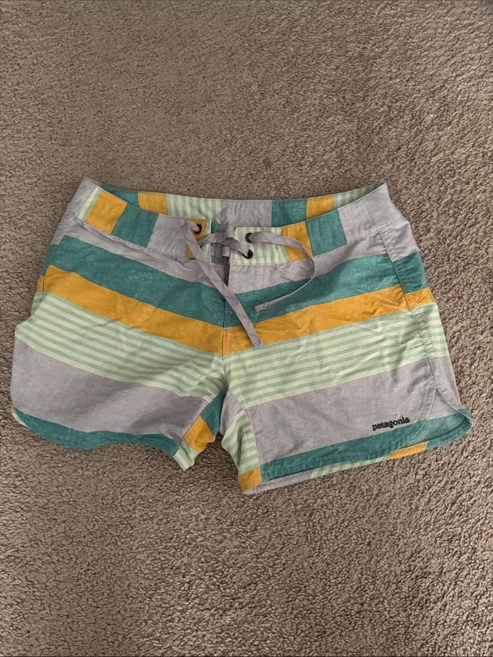 Patagonia women’s  Striped board Shorts-size 4